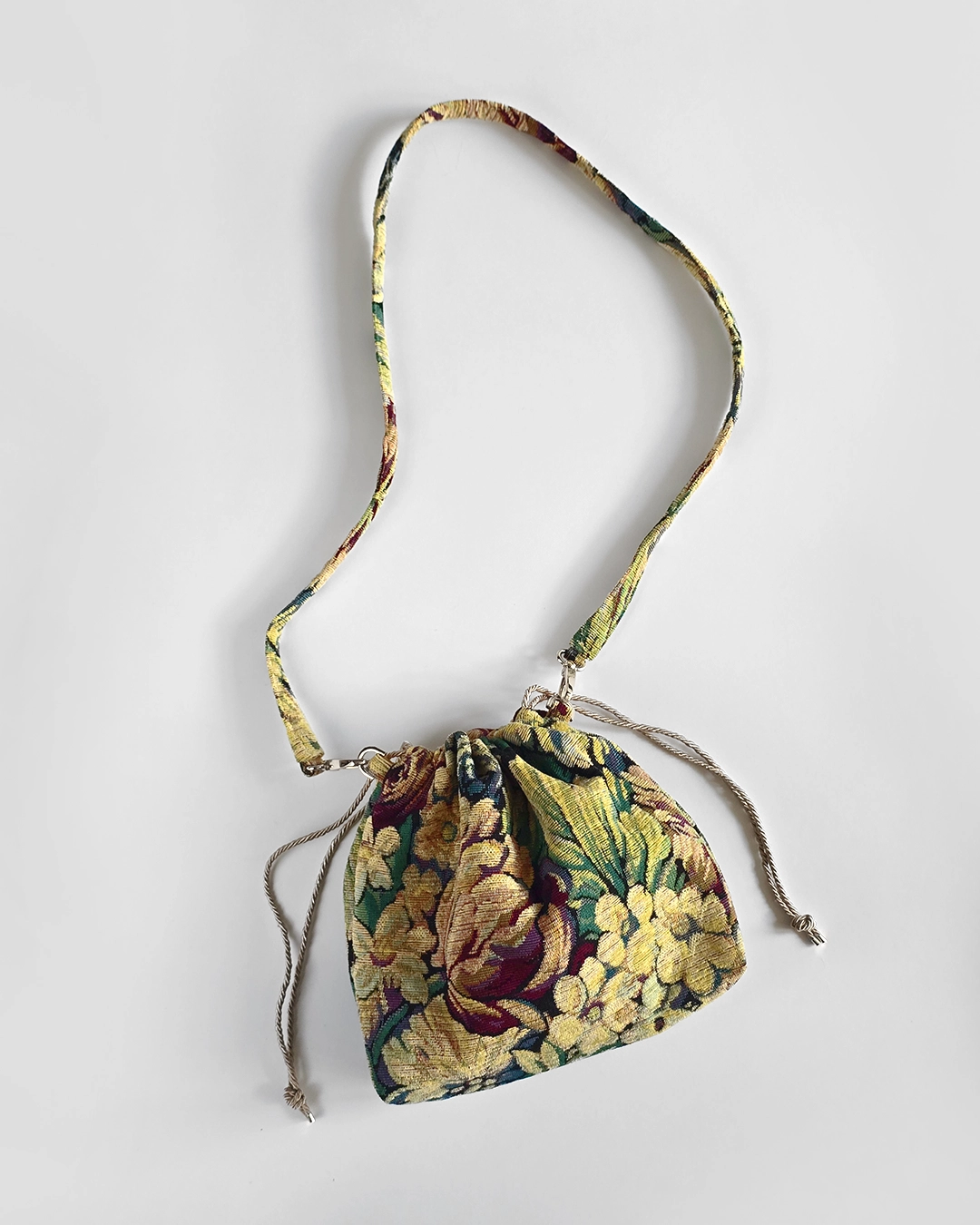 Mała torebka na ramię Flowerhead Vintage Garden Silver tkanina żakardowa srebrne okucia handmade - Czaje Polska