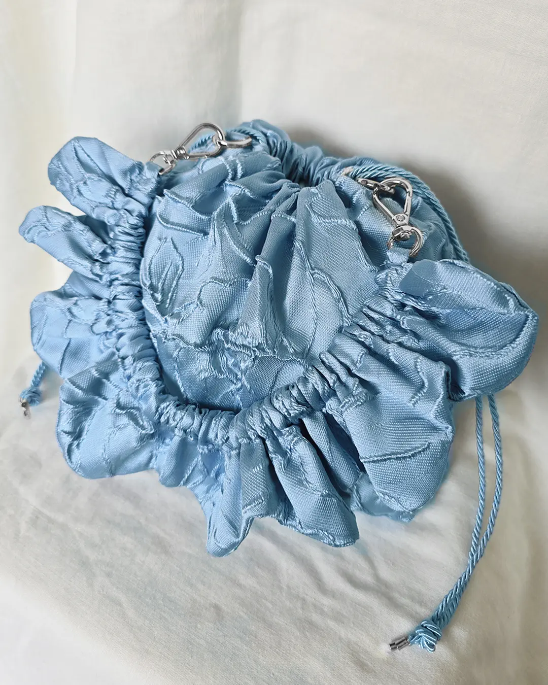 Mała torebka na ramię Flowerhead Baby Blue Silver poliestrowy żakard srebrne okucia handmade - Czaje Polska