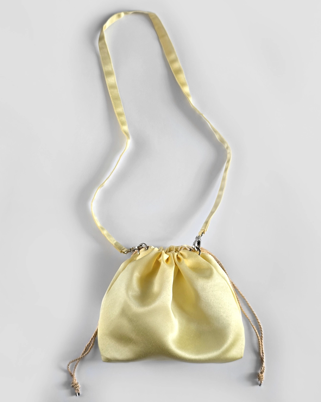 Mała torebka na ramię Flowerhead Butter Yellow Silver tkanina tekstylna srebrne okucia handmade - Czaje Polska
