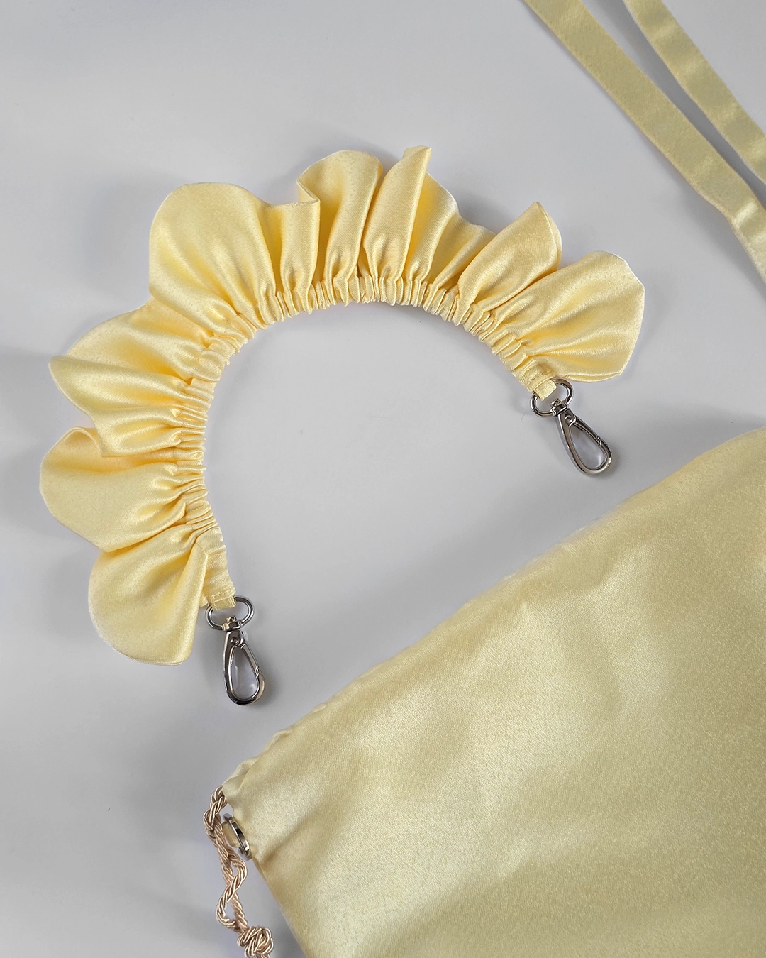 Mała torebka na ramię Flowerhead Butter Yellow Silver tkanina tekstylna srebrne okucia handmade - Czaje Polska