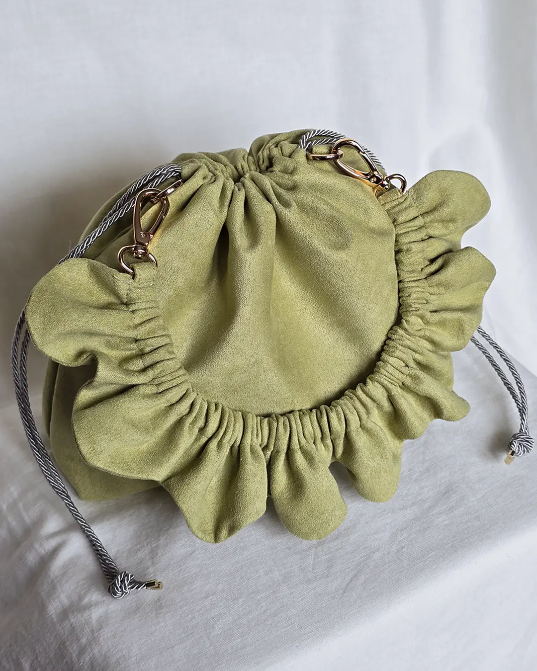 Mała torebka na ramię Flowerhead Light Green Gold tkanina tekstylna złote okucia handmade - Czaje Polska
