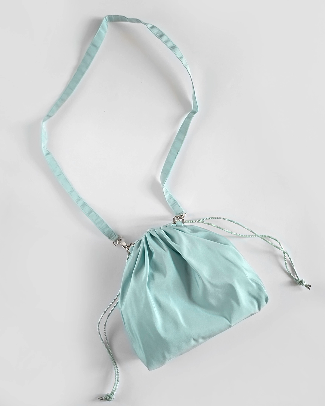 Mała torebka na ramię Flowerhead Icy Blue Silver tkanina tekstylna srebrne okucia handmade - Czaje Polska