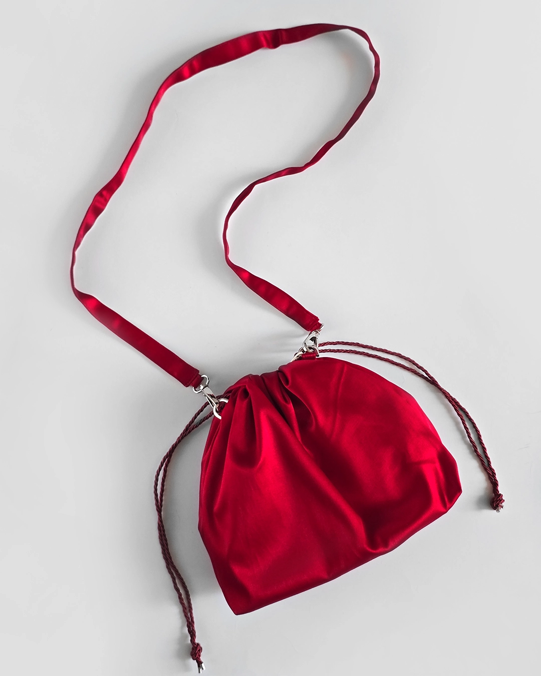 Mała torebka na ramię Flowerhead Scarlet Vine Silver tkanina tekstylna srebrne okucia handmade - Czaje Polska