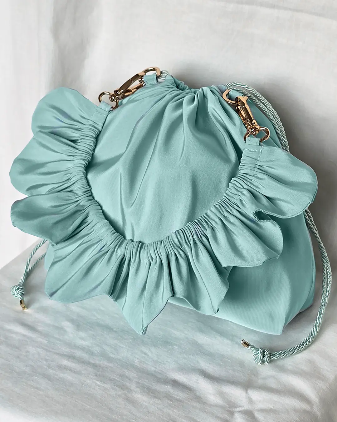 Mała torebka na ramię Flowerhead Icy Blue Gold tkanina tekstylna złote okucia handmade - Czaje Polska